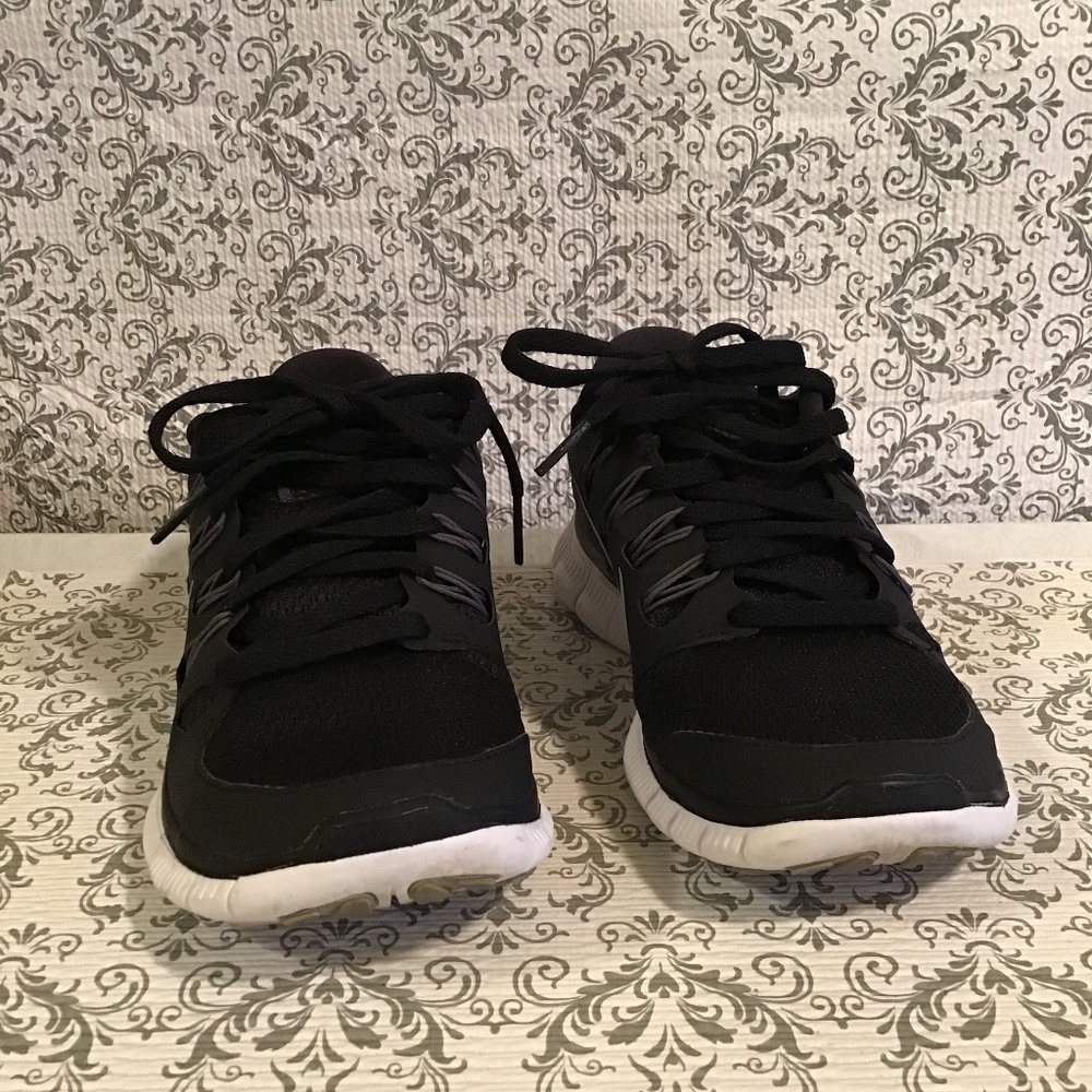 Nike Free 5.0 size 5 black, metallic silver, dark grey and white